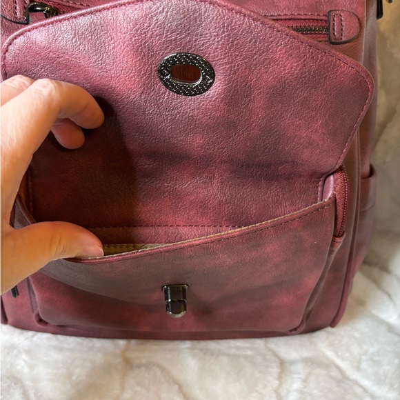 NWOT Cluci Stylish two tone Backpack - Picture 4 of 11